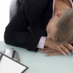 昼食後の仕事中にひどい眠気の原因は病気じゃなく血糖値